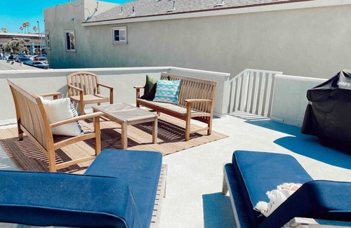 West Newport Cottage | Back Unit · Beach House in the <3 of Balboa Peninsula