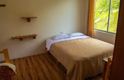 Banos de Agua Santa Bed & Breakfast | Backpackers-balcones-river-lodge