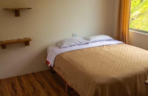 Banos de Agua Santa Bed & Breakfast | Backpackers-balcones-river-lodge