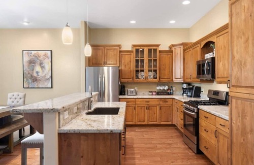 Show Low Cabin | Backs forest for amazing views , fun for all ages!