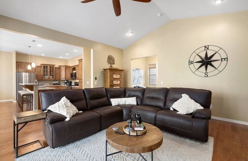 Show Low Cabin | Backs forest for amazing views , fun for all ages!