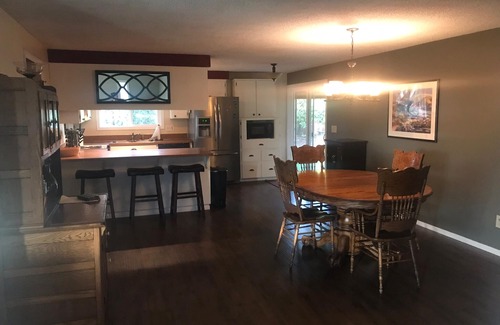 McMinnville House | Backyard Hot Tub and Sauna Near Downtown