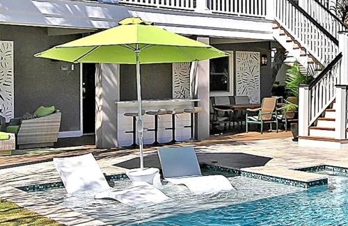 Isle of Palms House | Backyard Oasis- Steps 2 Beach, Private Pool & Bar, Sleeps 16, 7 Bedrooms 5 and a half bathrooms "The Lucky Penny"
