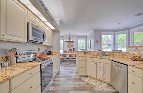 Crystal River House | Backyard Oasis w/Pool: Airy Crystal River Retreat