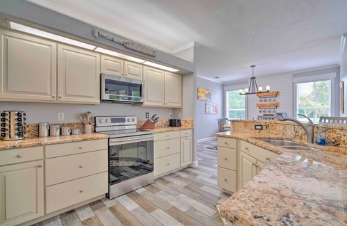 Crystal River House | Backyard Oasis w/Pool: Airy Crystal River Retreat