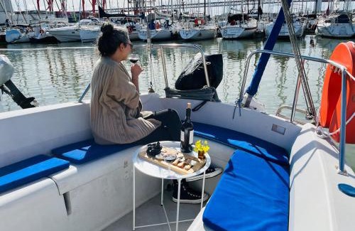 Lisbon Boat Rental | Bacus - Your Floating Hideaway in Lisbon