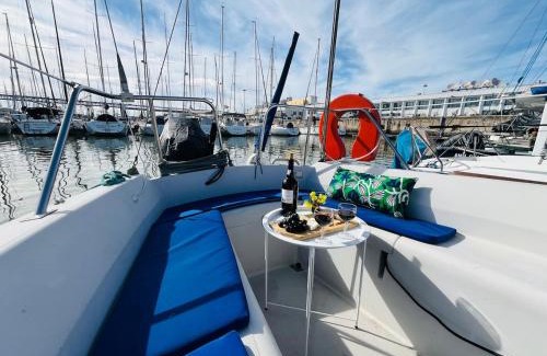 Lisbon Boat Rental | Bacus - Your Floating Hideaway in Lisbon