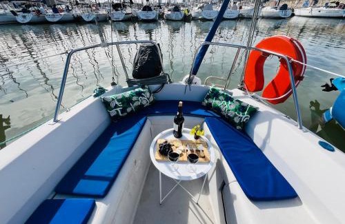 Lisbon Boat Rental | Bacus - Your Floating Hideaway in Lisbon