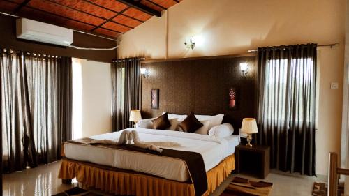 Badami Bed & Breakfast | BADAMI HERITAGE RESORT