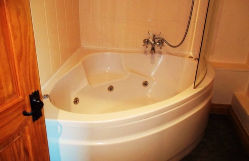 Kelston Cottage | Badger Cottage - Cosy cottage for two in peaceful countryside just outside Bath