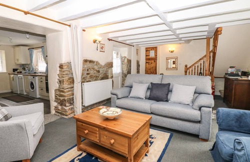St. Martin Cottage | BADGER COTTAGE, family friendly, with open fire in Mawgan-In-Meneage