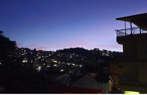 Baguio House | Baguio Transient Rm 1 Near Igorot Stone Kingdom