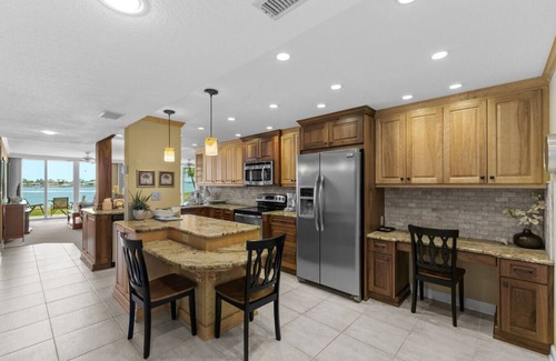 Isla del Sol Condo | Bahia Vista Ground Floor 2 Bedroom 131