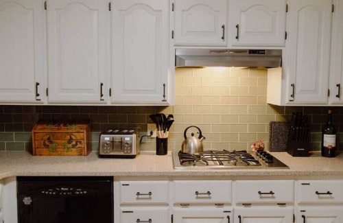 Rogers House | Bailey's Woodland Retreat w/HotTub Near Lake - Pet Friendly!