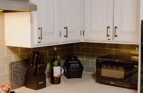 Rogers House | Bailey's Woodland Retreat w/HotTub Near Lake - Pet Friendly!