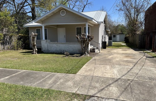 Eufaula House | Bait ‘em up Bungalow in Downtown Eaufaula