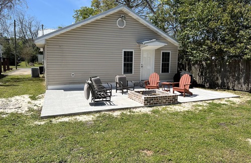 Eufaula House | Bait ‘em up Bungalow in Downtown Eaufaula