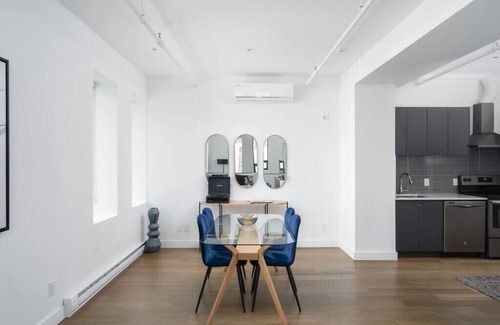 Chinatown Apartment | Bakan-Corner suite 1 bedroom Old Montreal