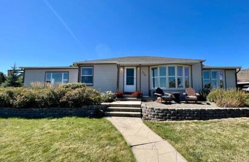 Baker City House | Baker City Overlook with Hot Tub - Anthony Lakes Partner 10% Ski Passes