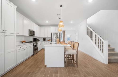 Greenacres House | Bakersfield New NW Home – Fully Furnished & Ready. Upscale + Kitchen Amenities