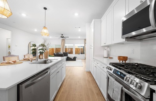 Greenacres House | Bakersfield New NW Home – Fully Furnished & Ready. Upscale + Kitchen Amenities