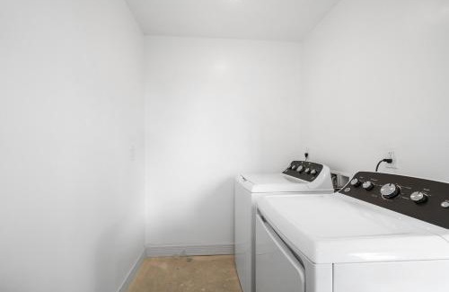 Bakersfield House | Bakersfield Sunset Stay