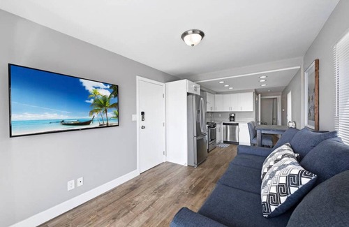 Balboa Peninsula Condo | Balboa Condos by ELVR