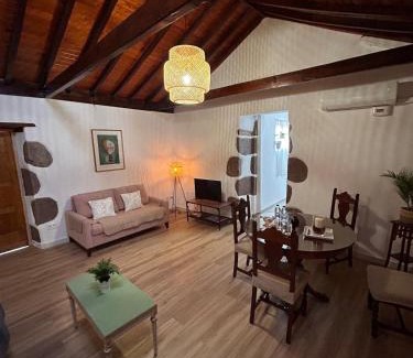 Tejeda Apartment | Balcón Néstor Álamo II