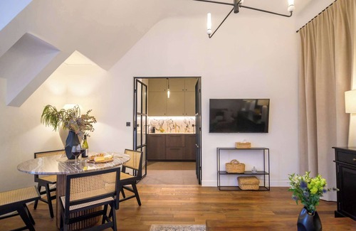 Faubourg-du-Roule Apartment | Balcon Champs Elysees