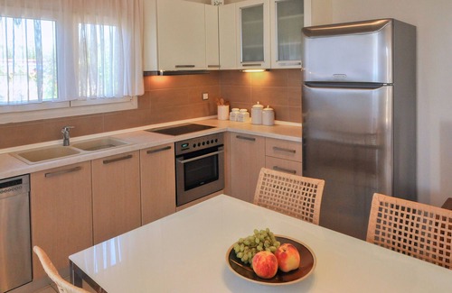 Skala Sotiros Apartment | Balconies on the sea - the garden apartment