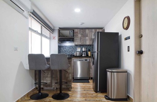 El Poblado Apartment | Balcony 1 Bedroom AC, Hot Tub Poblado