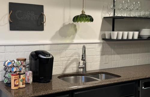 Millville House | Balcony-bbq-firepit-hot Tub-king-full Kitchen-tv