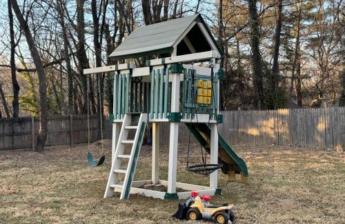 Millville House | Balcony-bbq-firepit-hot Tub-king-full Kitchen-tv