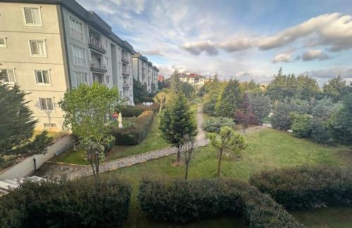 Pendik Apartment | Balcony , Pool, In Nature