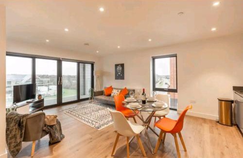 Earlswood Apartment | Balcony View Apt Free Parking Sleeps 5