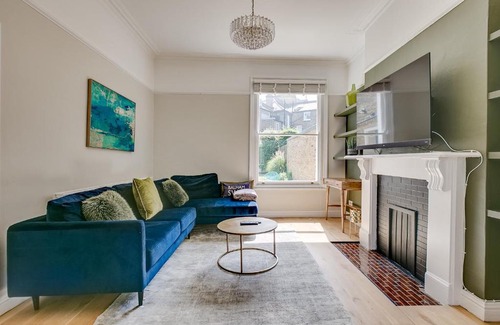 Nightingale House | Balham near Tube Victorian House 4 Bedrooms 9 beds