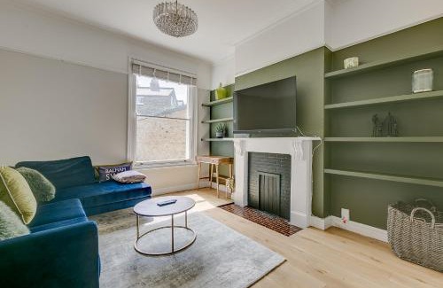 Nightingale House | Balham near Tube Victorian House 4 Bedrooms 9 beds