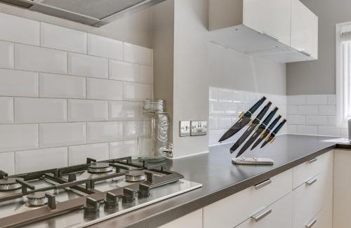 Nightingale House | Balham near Tube Victorian House 4 Bedrooms 9 beds