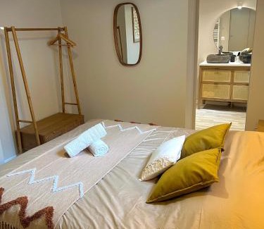 Villeneuve-sur-Lot Apartment | Bali Room - Espace Zen au cœur de la ville !