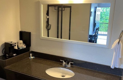 Branson Theater District Hotel | Ball Parks Inn