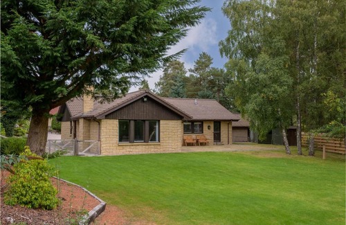 Ballater House | Ballater Bungalow - 4 bed - Beautiful Garden