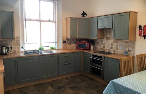 Ballater Apartment | BALLATER, ROYAL DEESIDE Spacious 2 Bedroom Flat in heart of Ballater