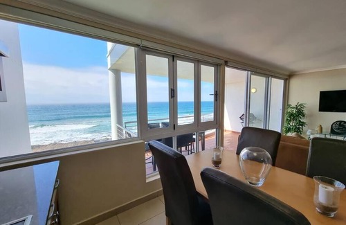 Shaka's Rock Apartment | BALLITO CHAKAS COVE 2 Bedroom Beachfront Gem!