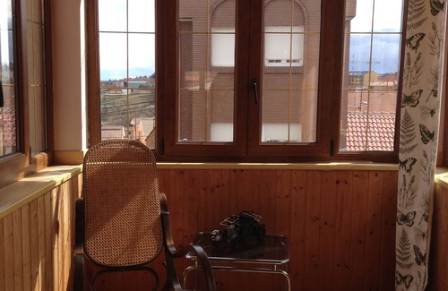Carbajal de la Legua Apartment | Ballot. 5 minutes from León, house with garden.