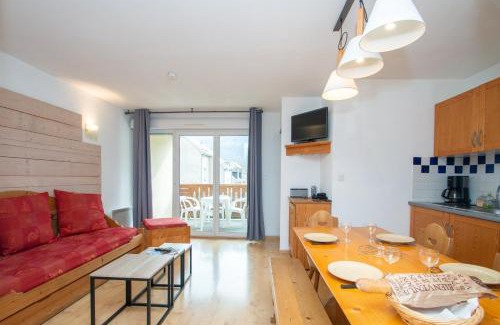 Bagneres-de-Luchon Apartment | Balnearia - Appt avec piscine partagée