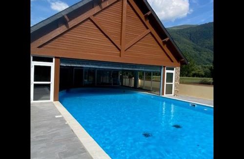 Bagneres-de-Luchon Apartment | Balnearia - Appt avec piscine partagée