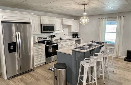 Tuscaloosa Apartment | Bama Creek House - Book Now for Football!