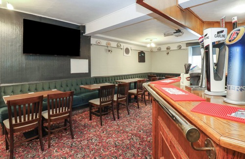 Murton Cottage | BAMBARA ROOM, pet friendly, with a garden in Murton, County Durham