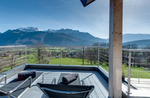 Lathuile Villa | Bamboo Villa 8 people Swimming pool Jacuzzi Lake view
