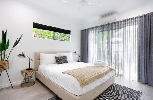 Edge Hill Villa | Bamboo Villa - Pet friendly luxury Villa next to Botanical Gardens
